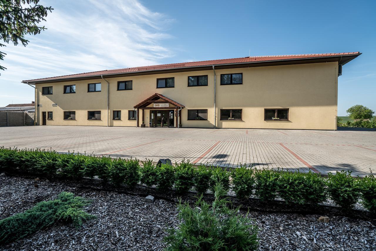 Hotel Na Farme Chotovice Екстериор снимка